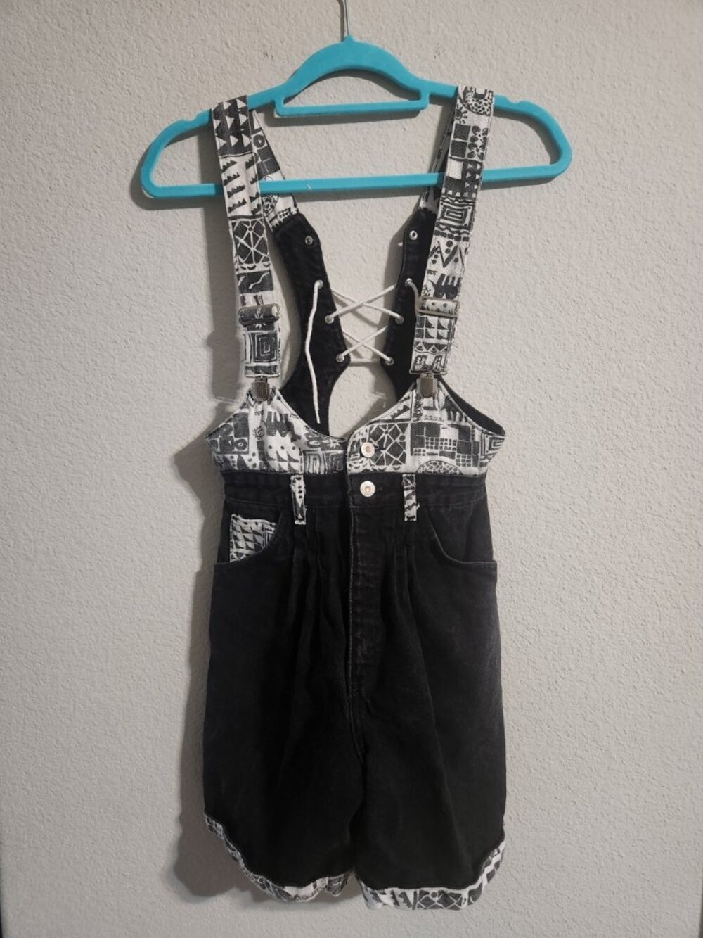 Wrangler Vintage Overalls Women’s size 5 Black Denim Shorts Aztec pattern